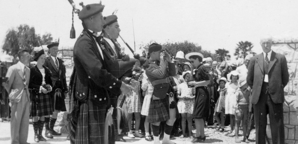 Waipu Scottish Migration Museum/Online Shop/Photo Pipers at the Gates